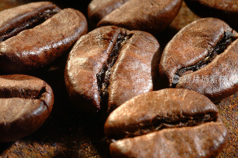 Roasted coffee beans close-up.